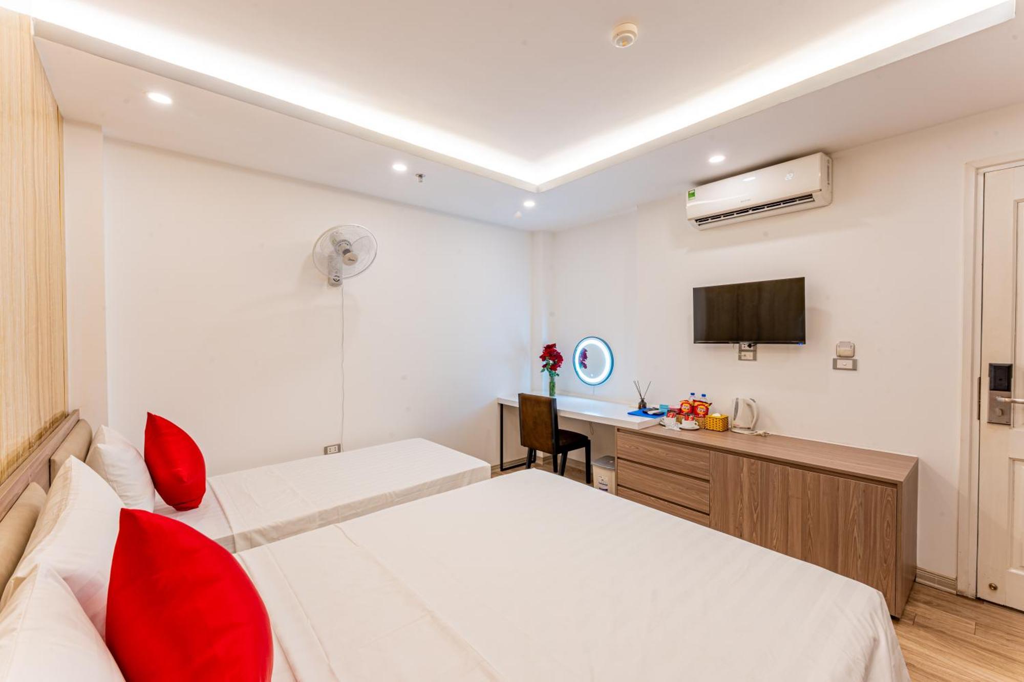 Moon Hotel 26 Do Quang Hanoi Esterno foto